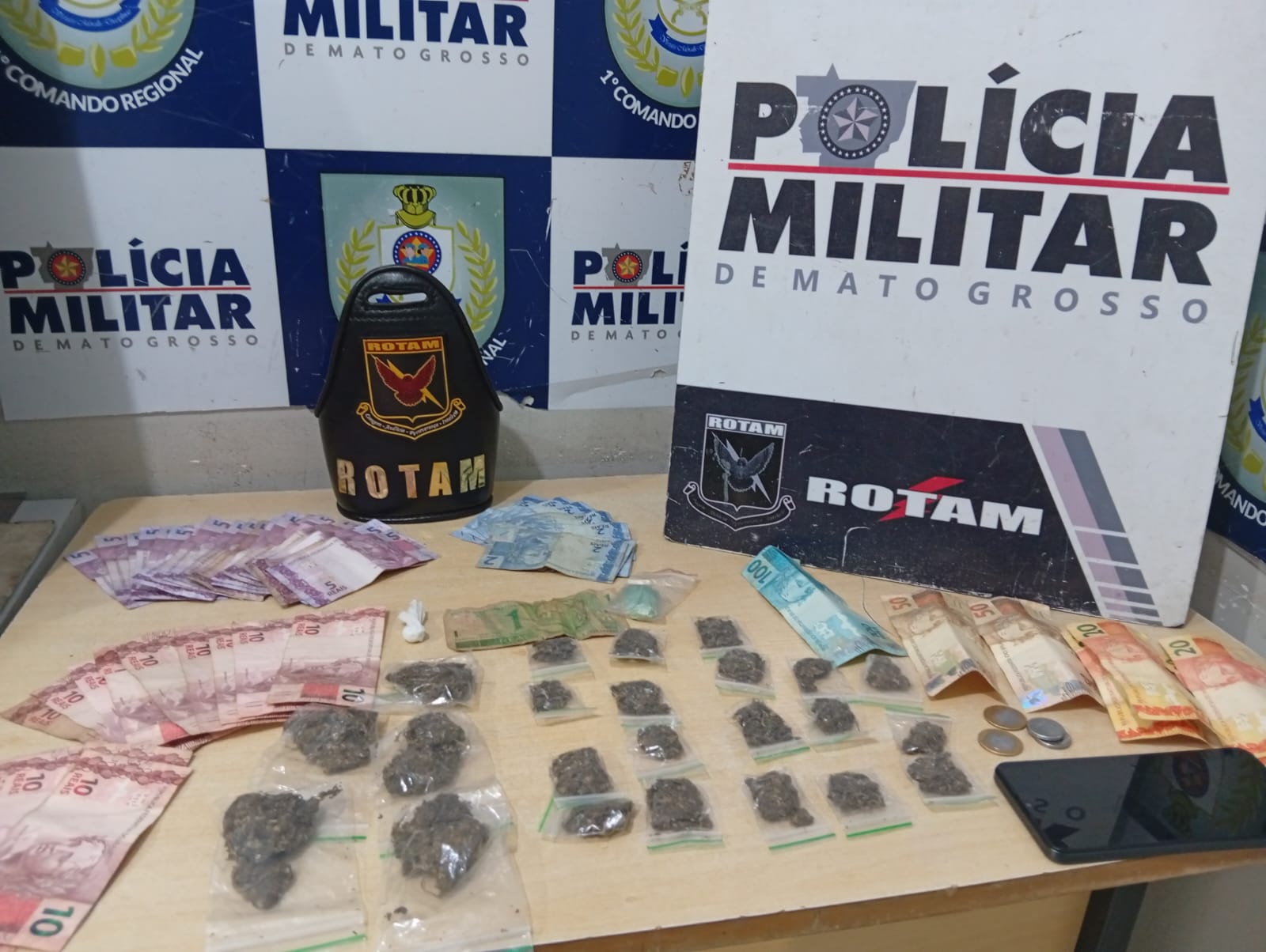 Rotam detém mãe e filha por tráfico e apreende drogas e dinheiro em Cuiabá