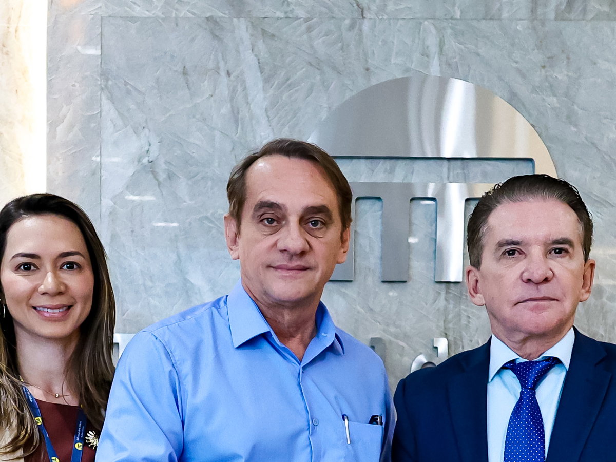 Sérgio Ricardo entrega relatório técnico detalhado para CPI da Saúde da ALMT