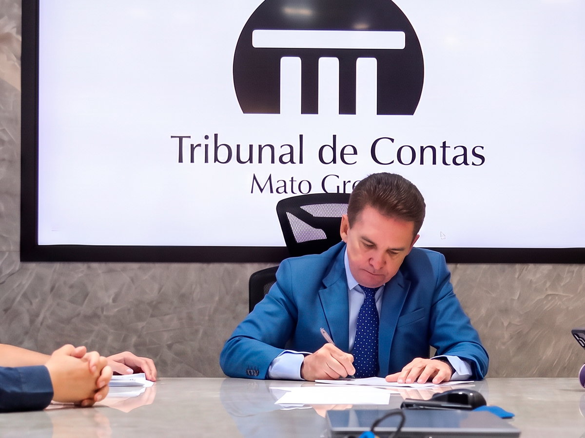 Sérgio Ricardo determina pagamento de salários atrasados a terceirizados de Cuiabá
