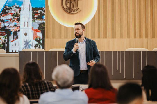 Especialista defende gestão humanizada em debate sobre cidades inteligentes no TCE-MT