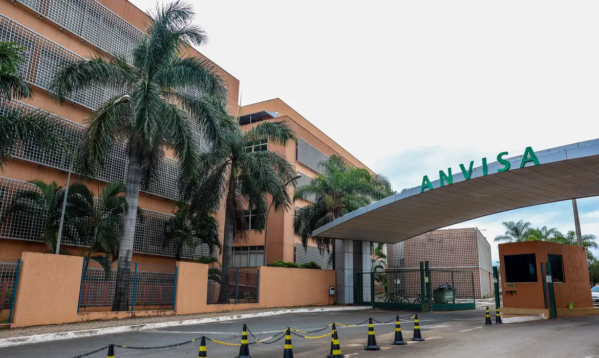 Anvisa alerta sobre risco de danos hepáticos com suplementos de cúrcuma