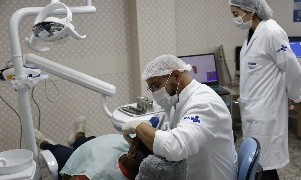 SUS oferece reconstrução dental para mulheres vítimas de violência
