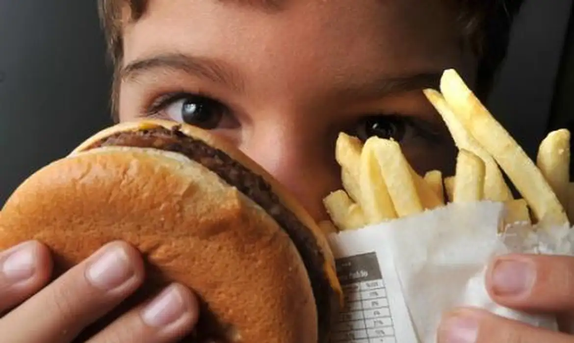 Uma em cada cinco crianças e adolescentes enfrenta sobrepeso ou obesidade